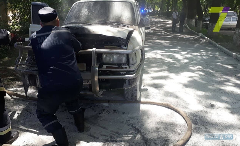 Неизвестные подожгли в Одессе служебное авто главврача санатория