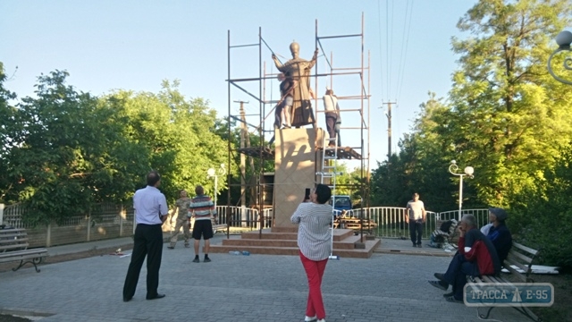 Статуя Святого Николая вместо Ленина появилась в селе на юге Одесской области
