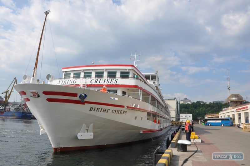 Круизный теплоход с туристами из США зашел в Одесский порт