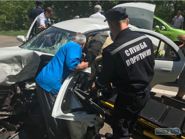 Пять человек пострадали и один погиб в двух ДТП в Одесской области