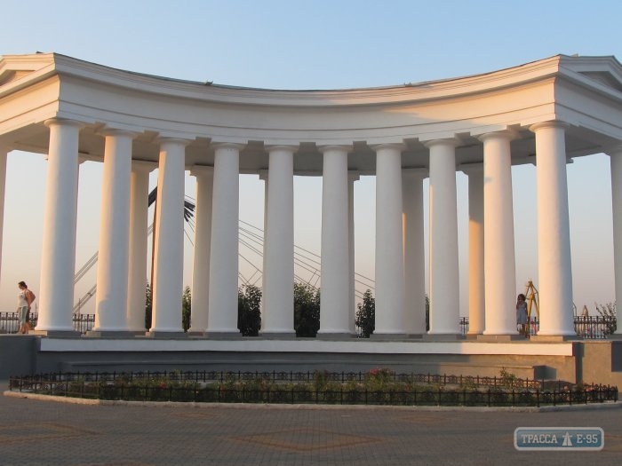 Одесская мэрия возобновила реставрацию Воронцовской колоннады (фото, видео)