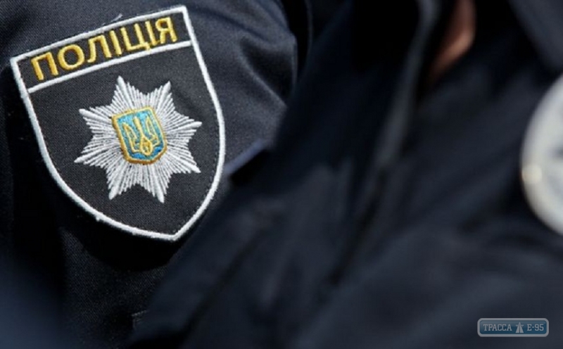 13 полицейских пострадали при эвакуации людей с избирательного участка в Великомихайловском районе