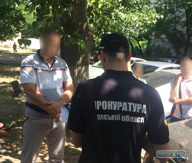 Одесские правоохранители на горячем задержали ревизоров, получивших взятку в 55 тыс. гривен (фото)
