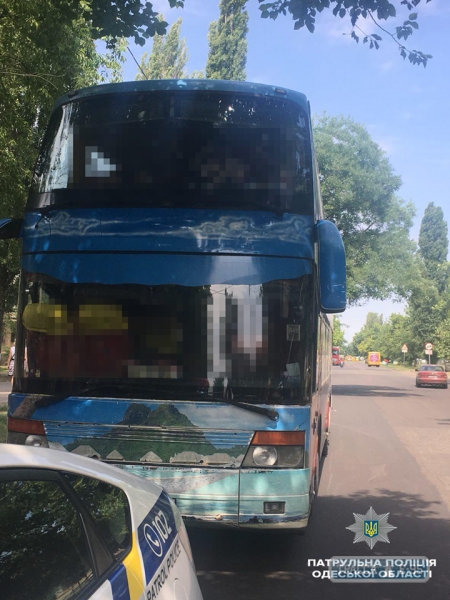 Одесские патрульные не дали пьяному водителю автобуса везти группу детей в дельфинарий
