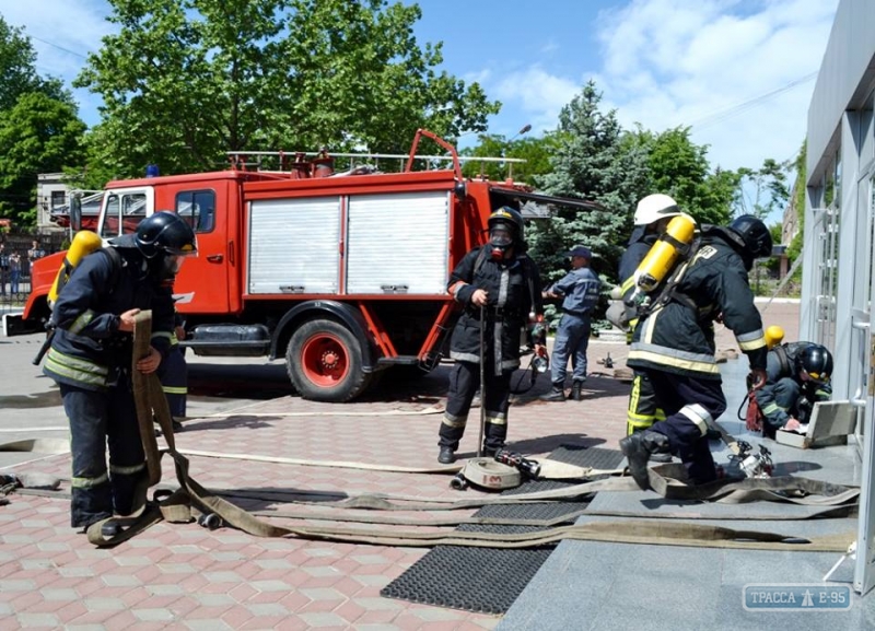 Одесские спасатели потушили пожар в магазине-кафе