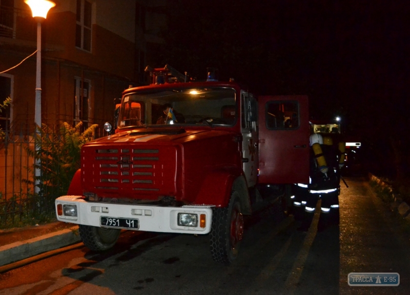 45 спасателей ликвидировали ночной пожар в Одессе (фото, видео)