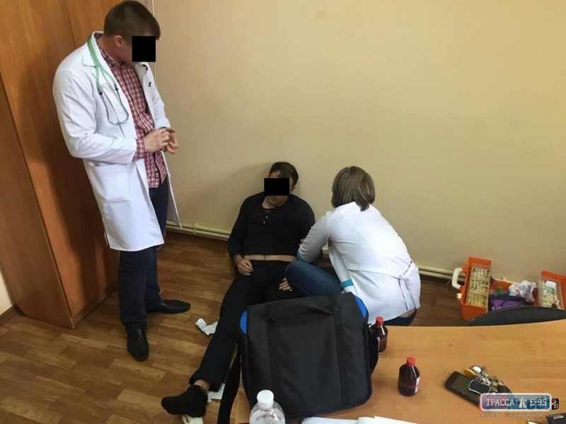 Чиновника из Одесской области, упавшего в обморок при аресте, посадили на 5 лет