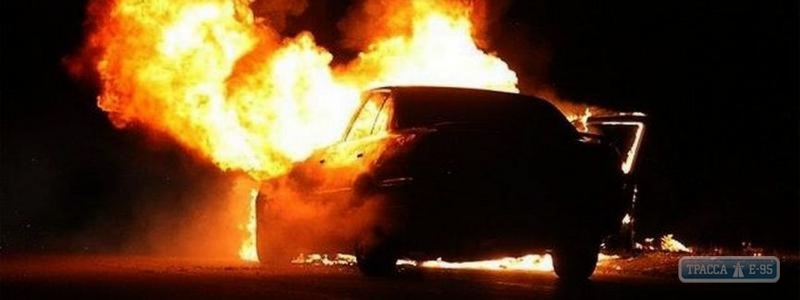 Четыре автомобиля сгорели в Малиновском районе Одессы