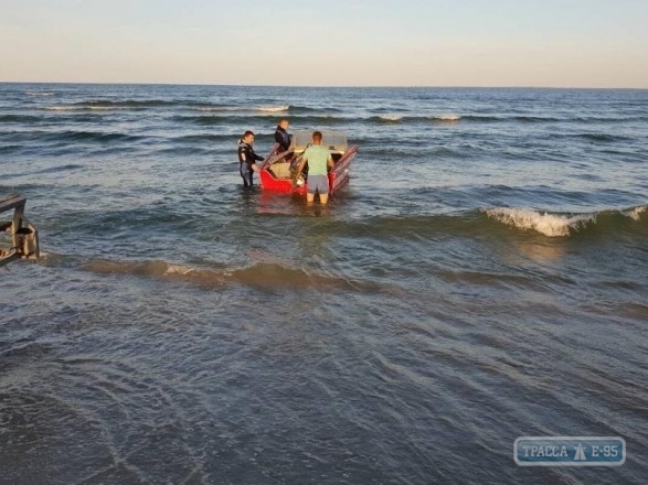 Спасатели обнаружили в море тело ребенка, которого искали двое суток