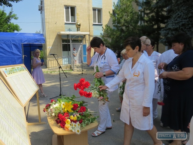 Митинг-реквием, посвященный памяти ушедших из жизни медиков, прошел в Болградской райбольнице