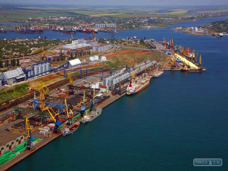 АМПУ объявила тендер на реконструкцию шести причалов в морском порту Черноморска
