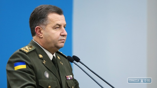 Министр обороны недоволен позицией одесских властей по Школьному аэродрому