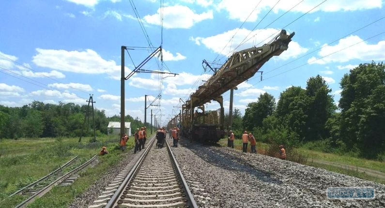 Ремонтники восстановили железную дорогу после крушения поезда в Одесской области