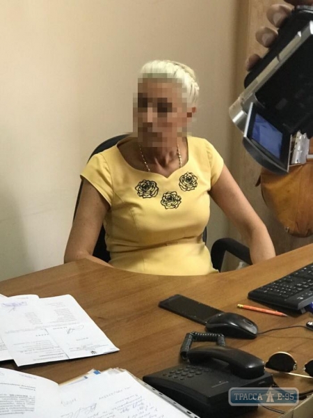 Одесская чиновница попалась на взятках за разрешения торговать на побережье