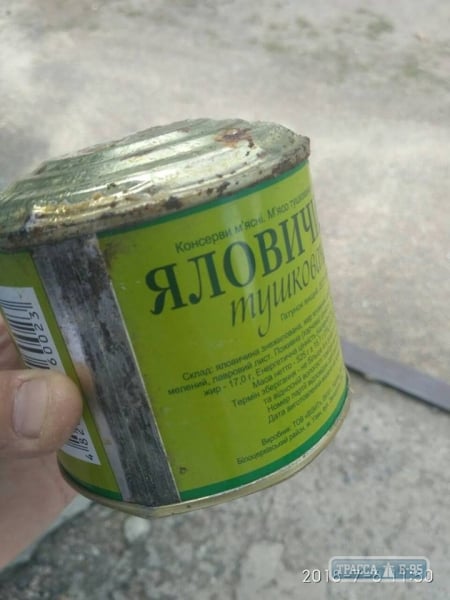 На одесских военных складах обнаружили тонны бракованных консервов (фото)