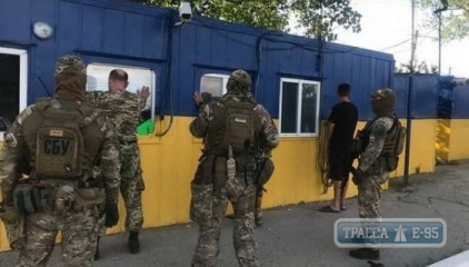 СБУ задержала в Одессе таможенника, каждый день набиравшего взяток по 20 тысяч гривен