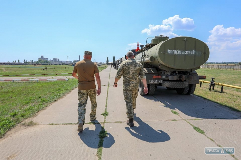Проверяющие выявили крупную недостачу топлива на военном складе в Одессе
