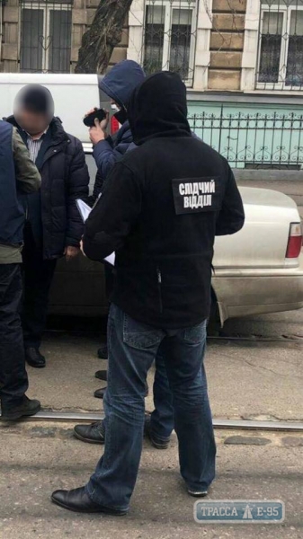 Госаудитор, которого поймали на взятке в 160 тысяч гривен, ответит в суде