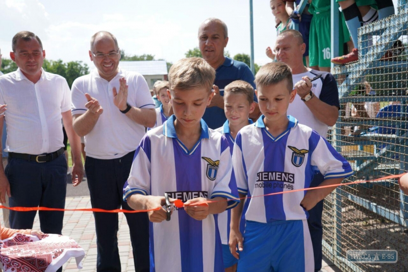 Современная мини-футбольная площадка открылась в Березовке на Одесщине (фото)