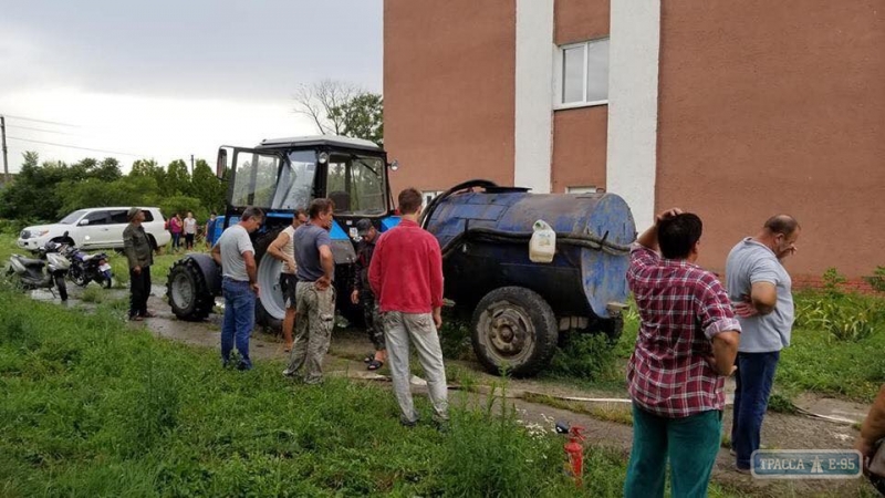 Молния ударила в школу на юге Одесской области