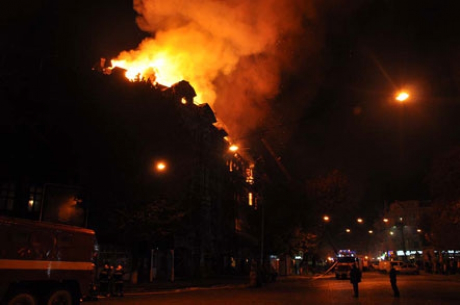 В Одессе снова горит Дом Руссова, пожарные не исключают поджог