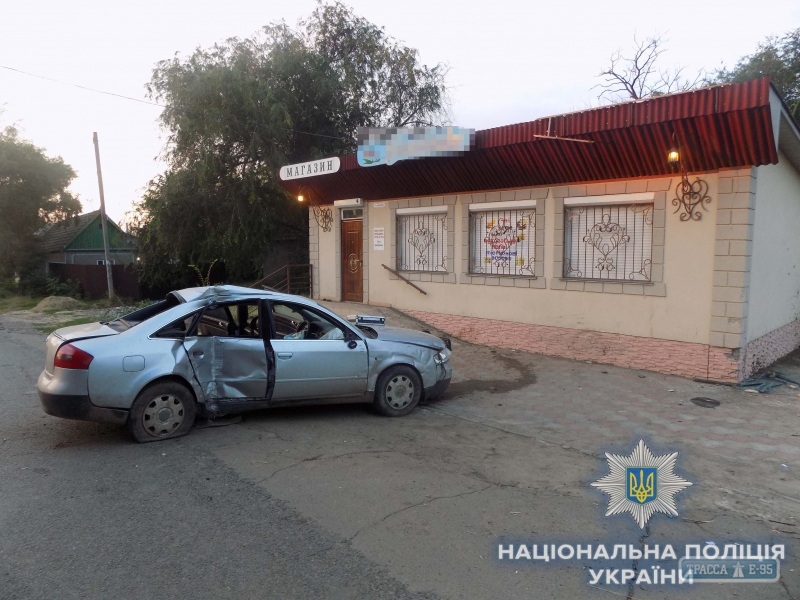 Водитель иномарки врезался в магазин и скрылся, оставив умирать пассажира в Одесской области