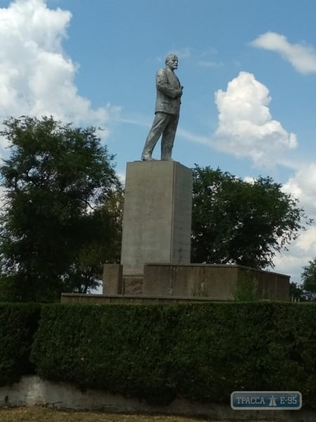 Ленин жив: наперекор всем отчетам в Одесской области найдена еще парочка памятников вождю