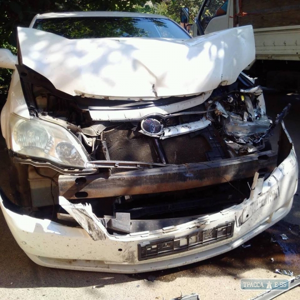 Пассажиры легкового авто, которое протаранил грузовик, сообщили о покушении на свои жизни