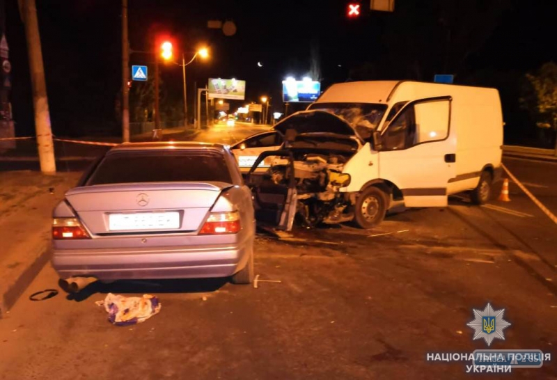 Шесть человек пострадали и один погиб в ночной аварии под Одессой