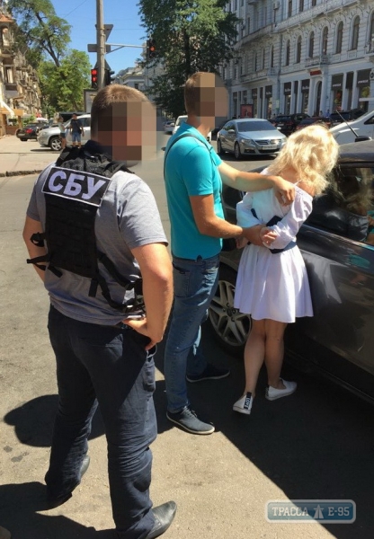 СБУ пояснила задержание главы следственного отдела одесской полиции: она брала взятки золотом