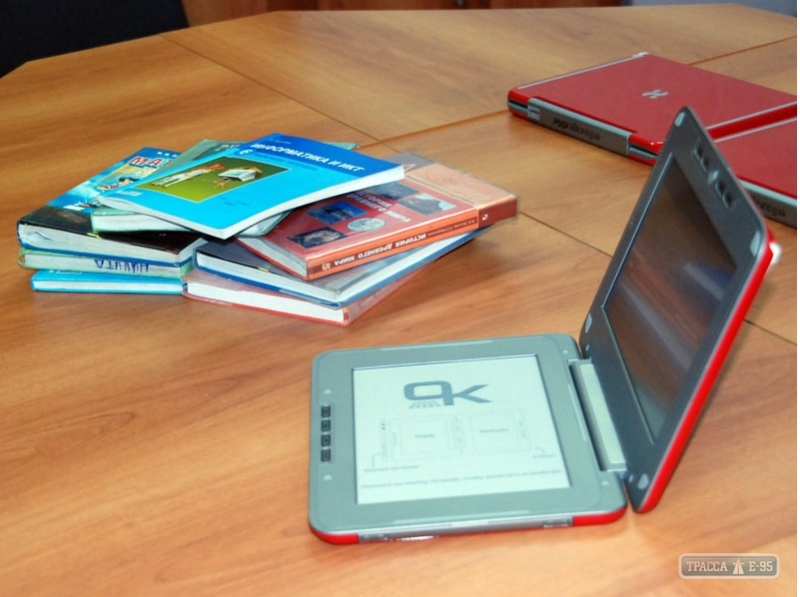 Мэрия Одессы потратит 14 миллионов гривен на электронные учебники для школьников