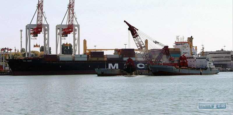 Китайские подрядчики идут с опережением графика дноуглубления порта Черноморск на 6%