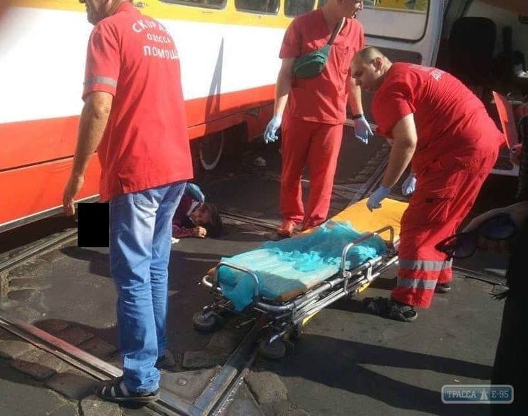 Пожилая женщина попала под трамвай в Одессе