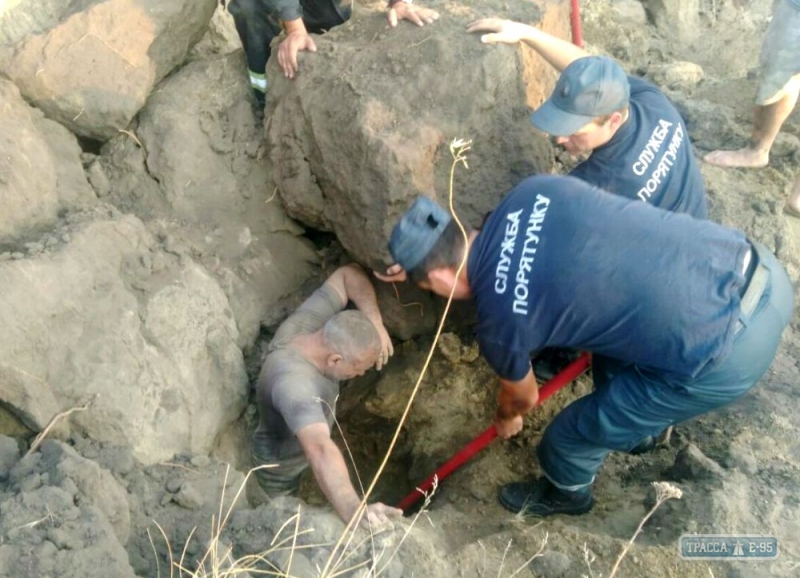 Житель Одесской области попал в песчаную ловушку