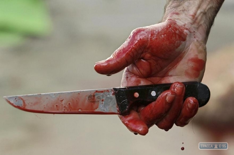 Житель Черноморска ударил ножом прохожего, сделавшего ему замечание