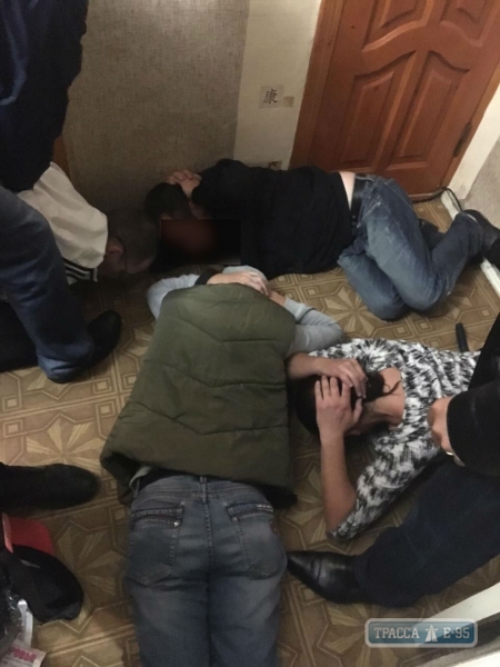 Правоохранители ликвидировали наркопритон в многоэтажке в городе Южном 