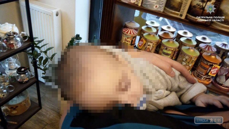 Полицейские забрали 5-месячного малыша у одесских алкоголиков