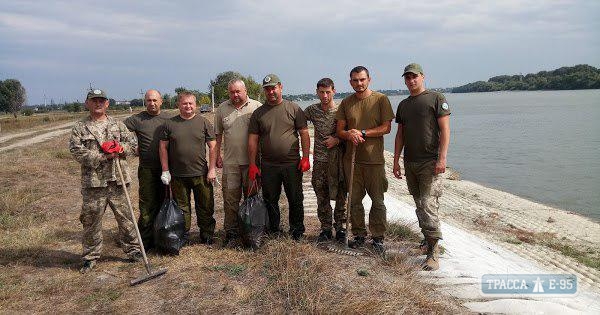Сотрудники одесского рыбоохранного патруля очистили от мусора часть берегов Дуная и Днестра