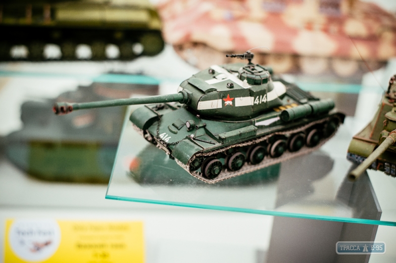 Одесские автомоделисты представили модели танков на масштабном инженерном фестивале в Днепре (фото)