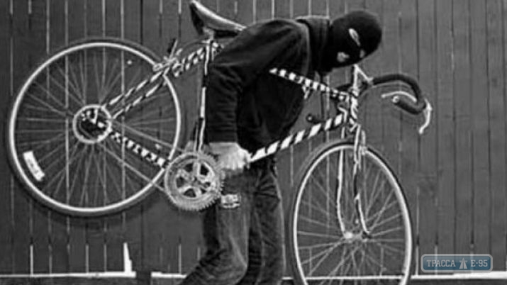 Одесские полицейские задержали грабителя на велосипеде