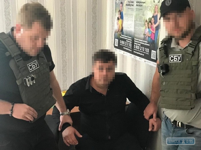 Очередная взятка в Одесской области: на этот раз попались должностные лица исполнительной службы