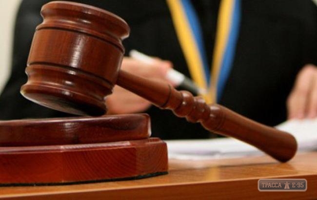 Суд отправил в СИЗО троих подозреваемых в нападении на одесского активиста Михайлика 