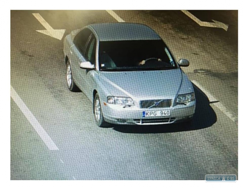 Нападение на инкассаторов в Одессе: полиция разыскивает Volvo с литовскими номерами