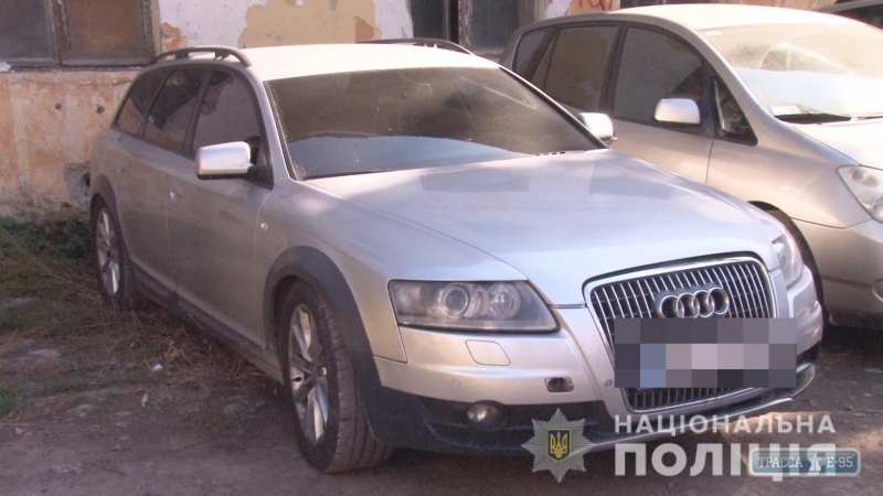 Одесские полицейские задержали иностранцев, дерзко ограбивших автомобилиста средь бела дня (видео)