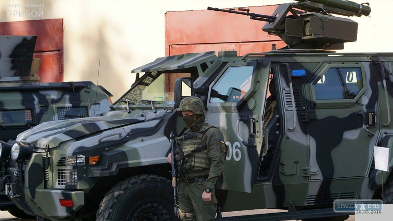 Полицейские посты на подъездах к Одессе усилили нацгвардейцы 