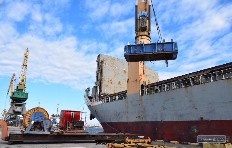 Портовики Черноморска приняли специфический груз – буровое оборудование
