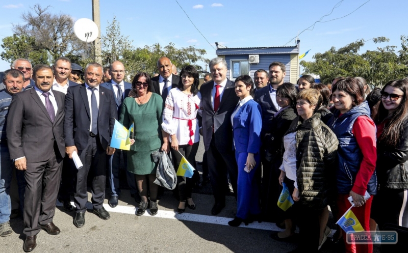 Президент побывал в райцентре Болград и поздравил со 160-летием местную гимназию, в которой учился