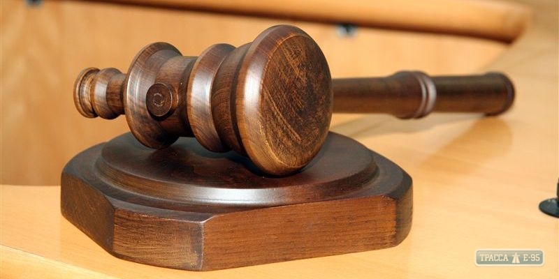 Суд отправил на два месяца под арест одесского таможенника, подозреваемого в коррупции
