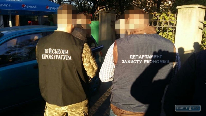 Правоохранители разоблачили в Одесском аэропорту двух взяточников
