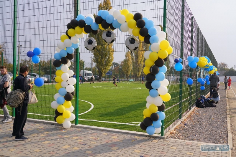Современное мини-футбольное поле открылось в Овидиополе на Одесщине (фото)
